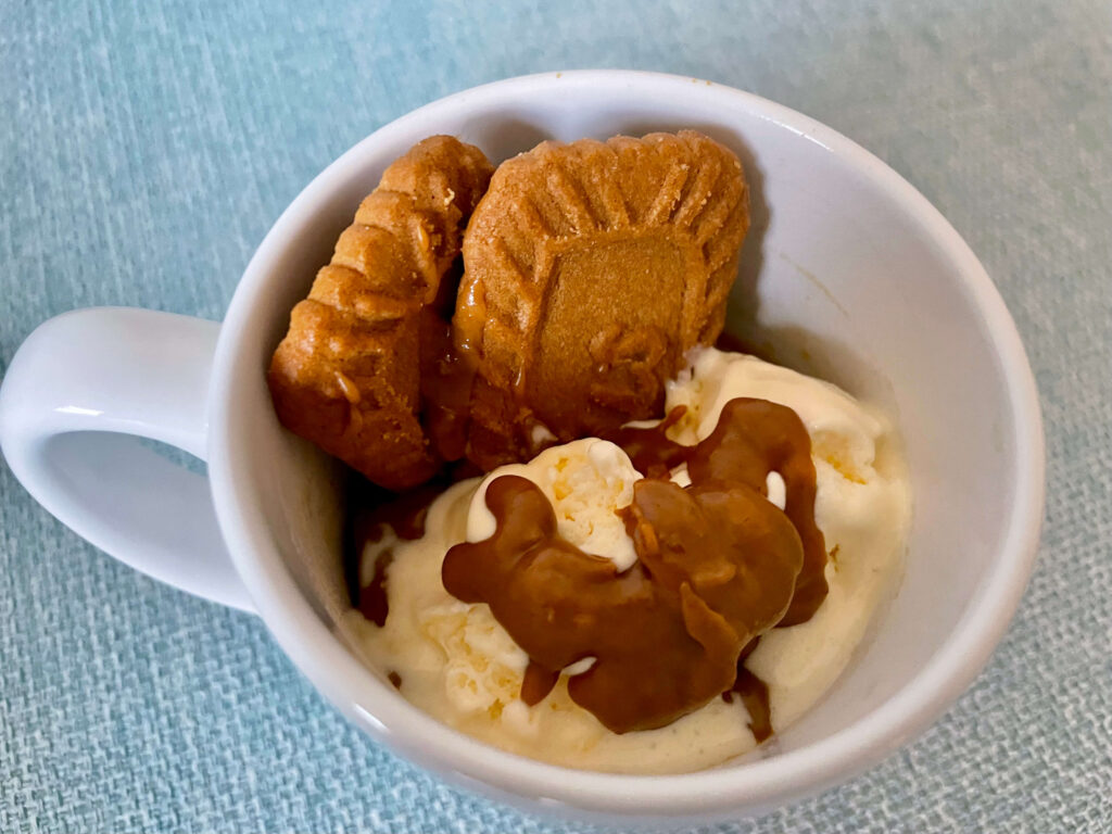 iscoff Mug Cake with Vanilla Ice-Cream