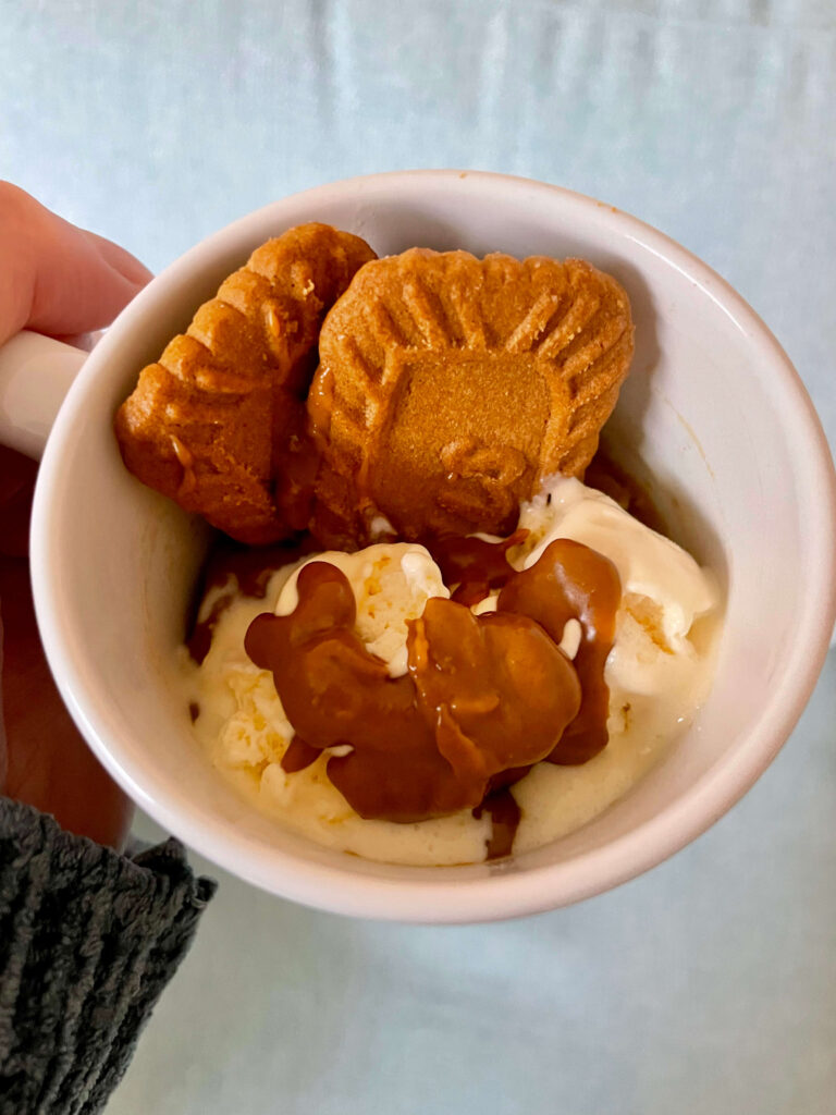iscoff Mug Cake with Vanilla Ice-Cream